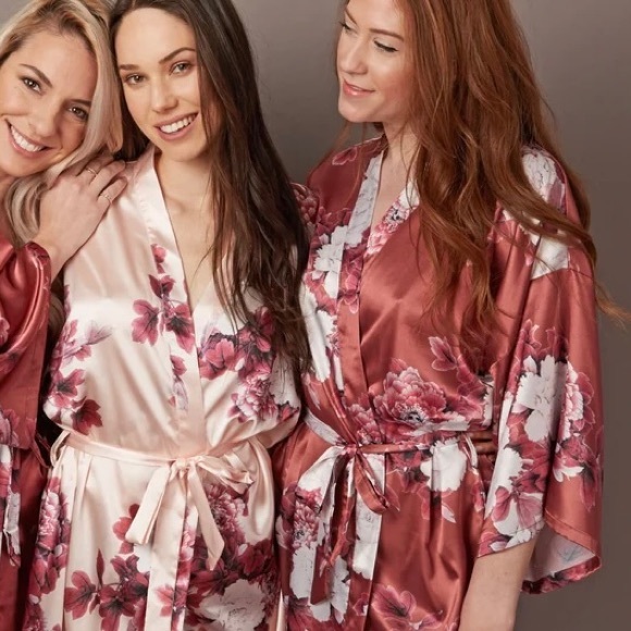 4️⃣for2️⃣0️⃣! Robe - Picture 1 of 5